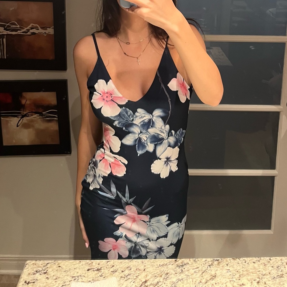 SHOWPO XSMALL-SMAll Never worn super great condition